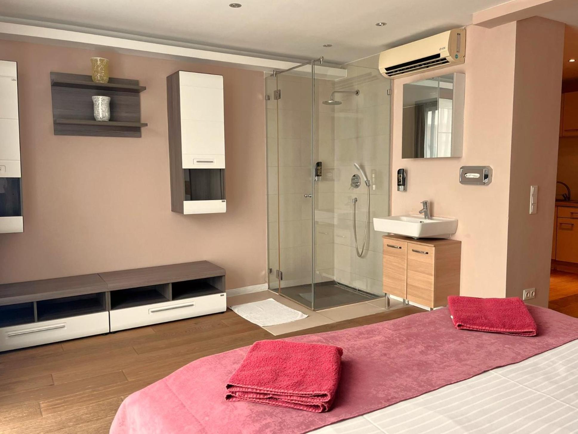 Aurellia Serviced Apartment *
